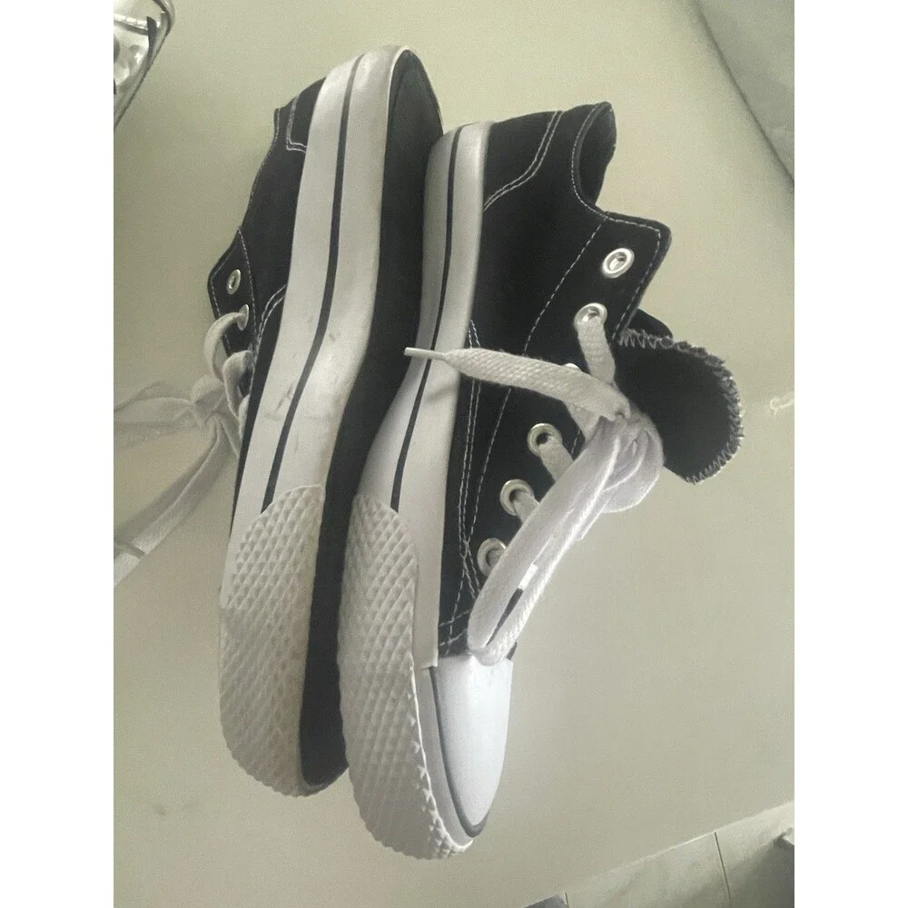Airwalk Black White Sneakers Mens Size 9 Low Top Lace SKate Shoes
